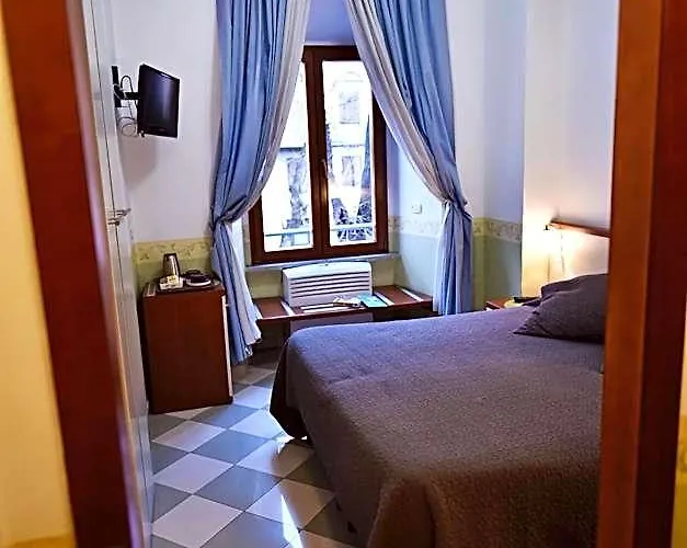 Carmel Hotel 2*