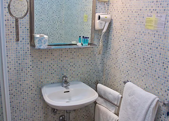 Carmel Hotel 2*